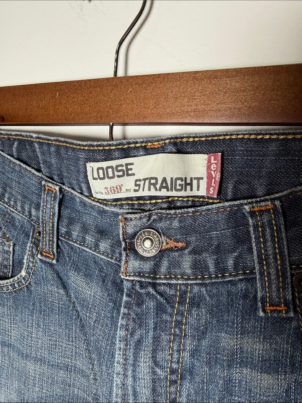 Levis excellent used